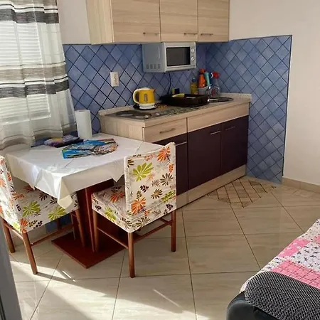 N.n Apartment *